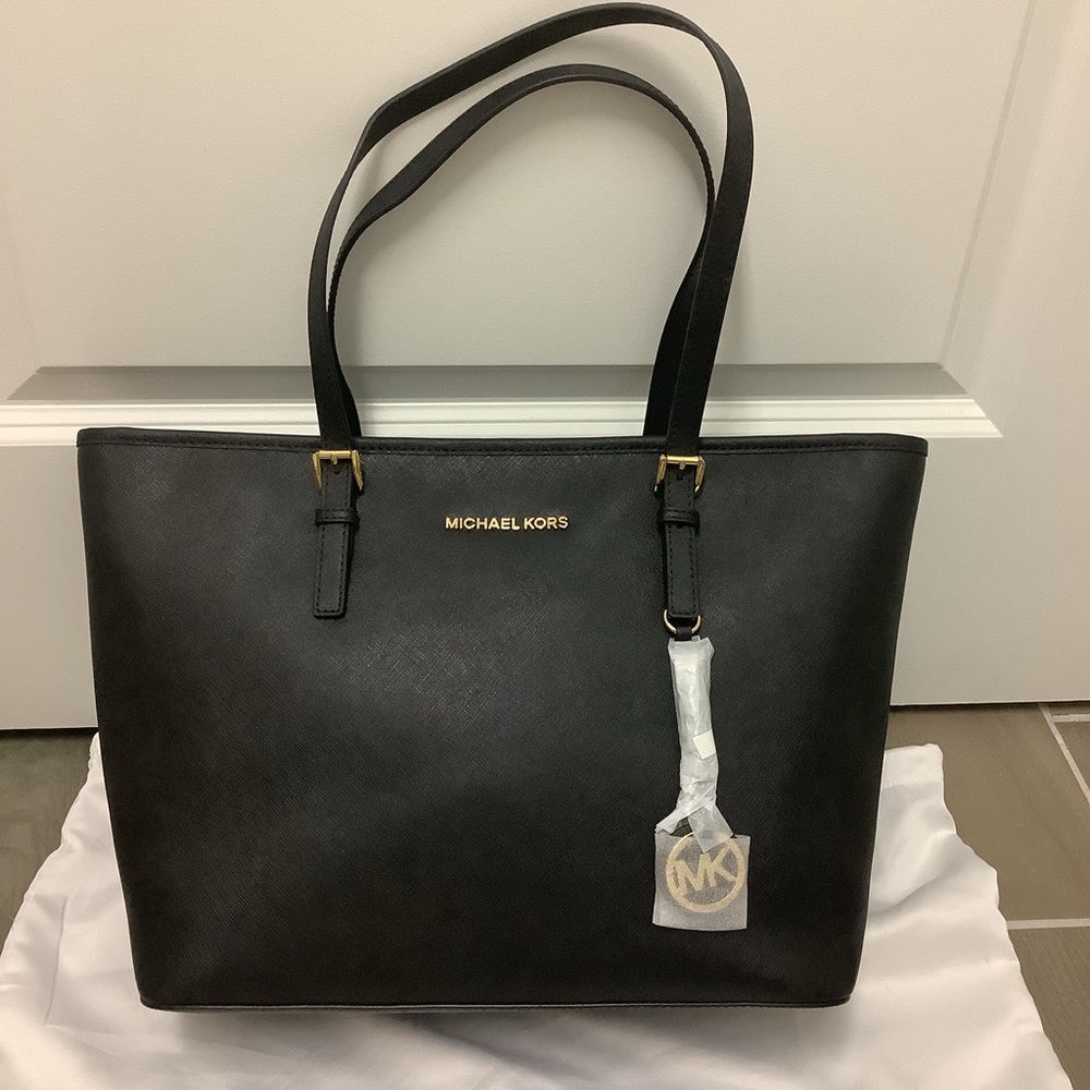 NWT Michael kors jet set zip tote black